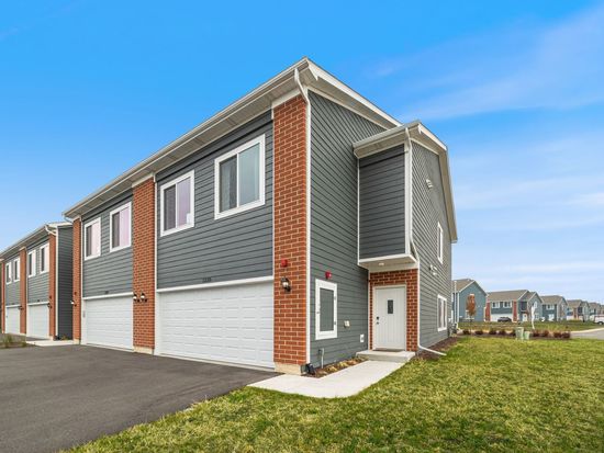 1200 Gillespie Ln, Yorkville, IL 60560