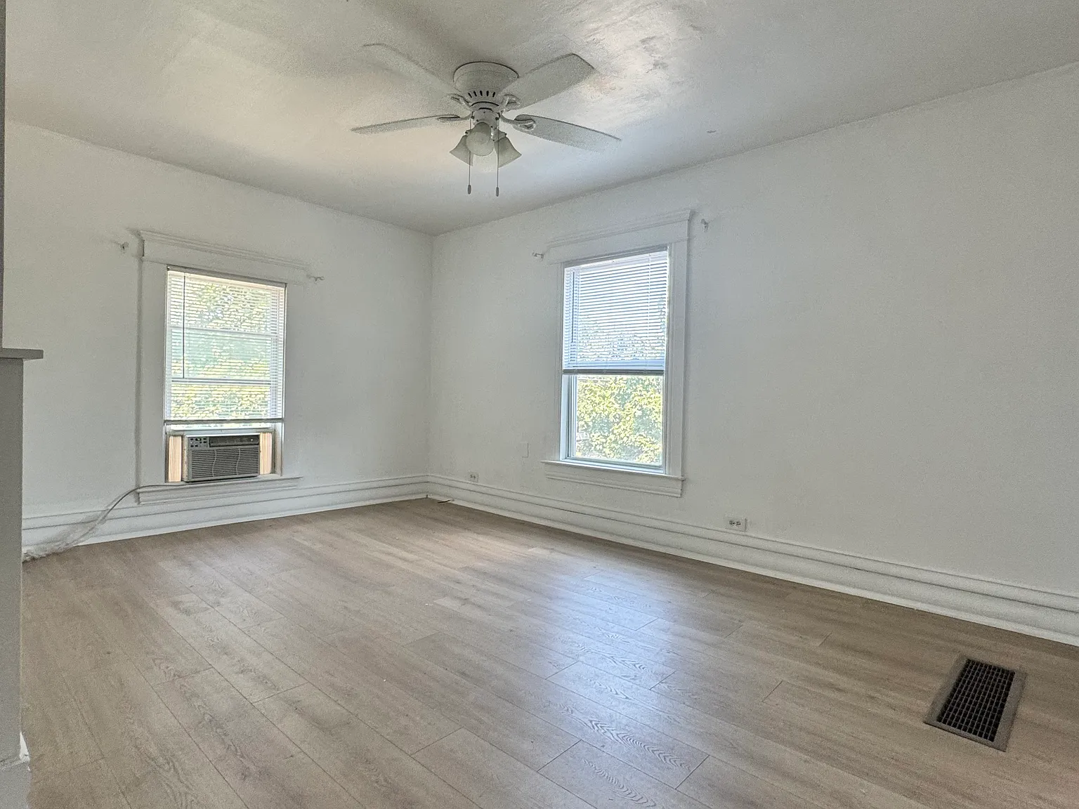 2 bed, 1200 sqft, $1,200 — Photo 1