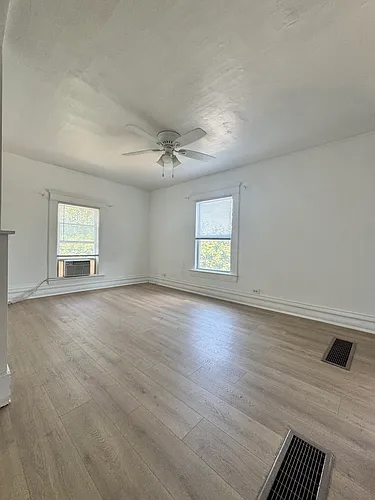 435 1/2 N Pine St #2 Photo 1