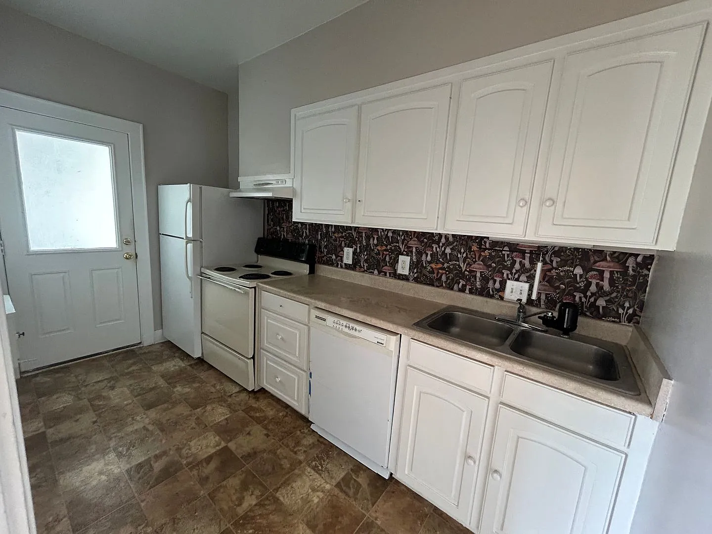 Beautiful Highland 1 Bedroom Apartment — Photo 3
