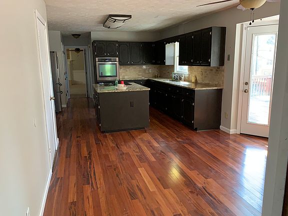 2nd image of 3509 Hunters Hill Dr