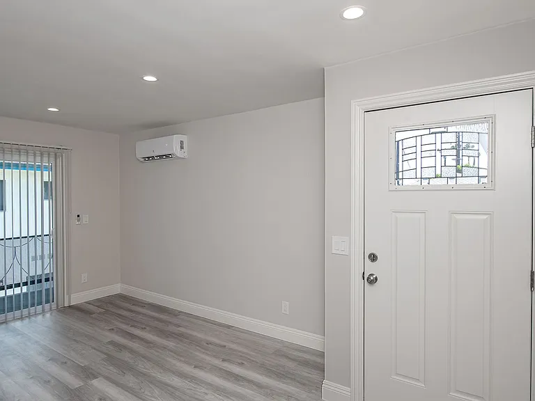The Broadway Apartments — Photo 6
