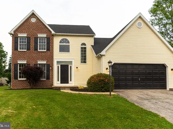 401 Seville Dr, Red Lion, PA 17356