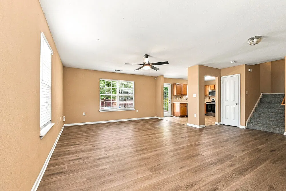 3 bed, 2.5 bath, 1720 sqft, $1,955 — Photo 4