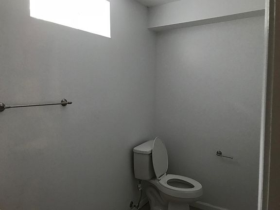 5th image of 11016 Thornton Dr