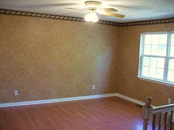 3rd image of 2052 Rolling Brook Dr NE
