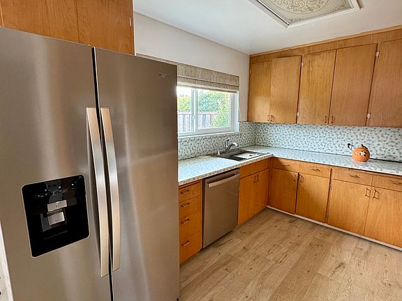 4th image of 348 Elm Ave