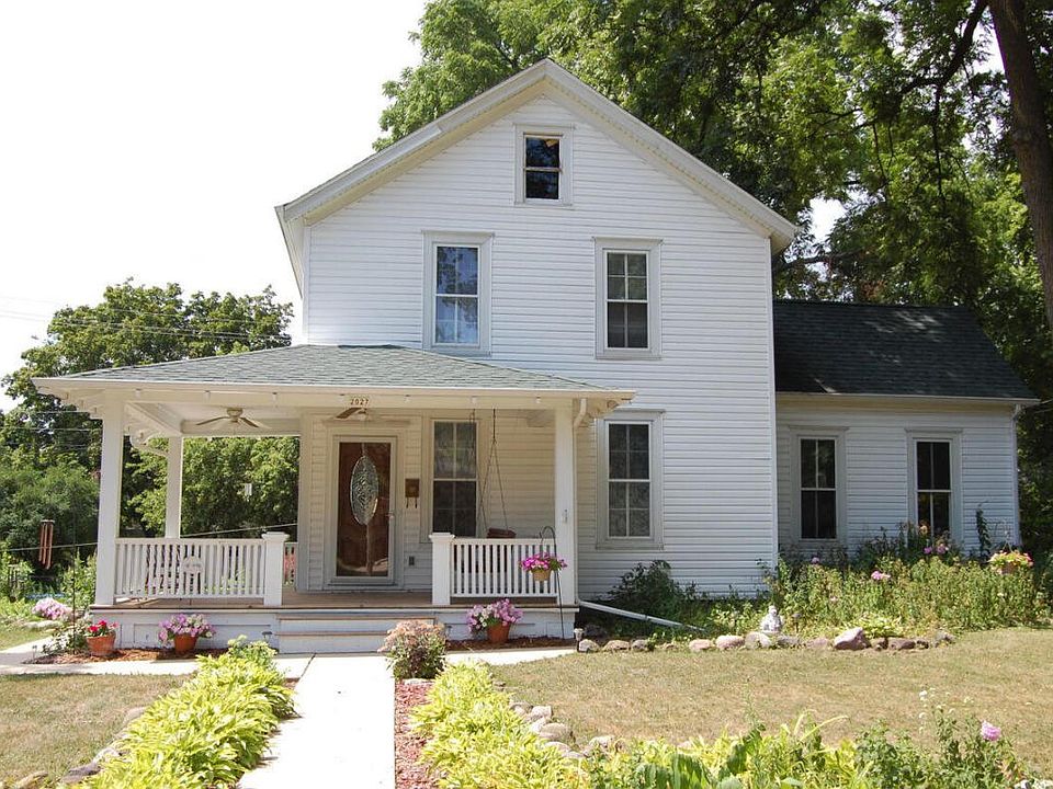 1st image of 2027 Wauwatosa Ave