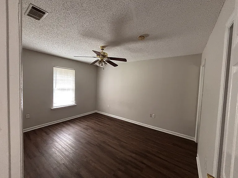 201 Maderia Ct — Photo 7