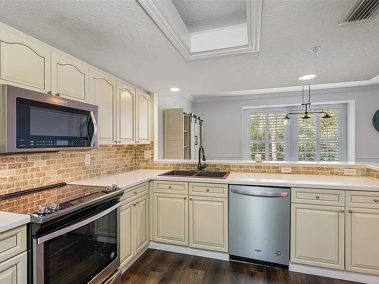 1381 Curlew Rd — Photo 14