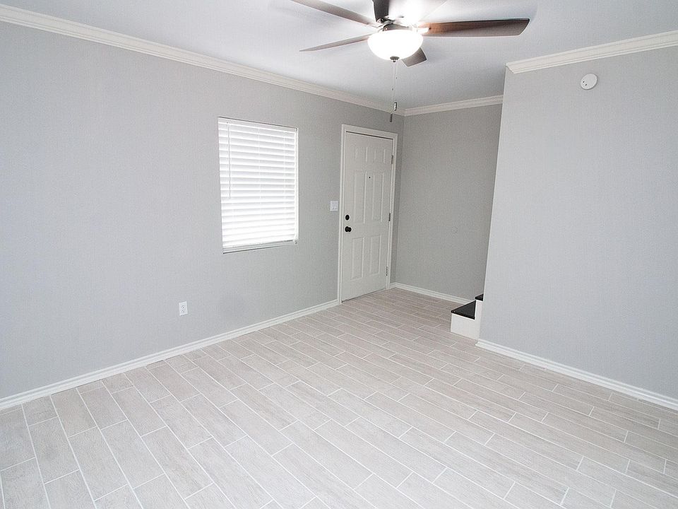 1st image of 114 Schofield Dr #109