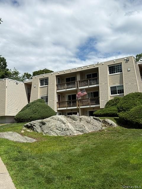 1st image of 525 Fox Run Lane