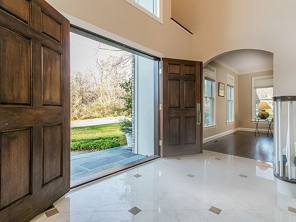 3rd image of 100 Stonewall Cir