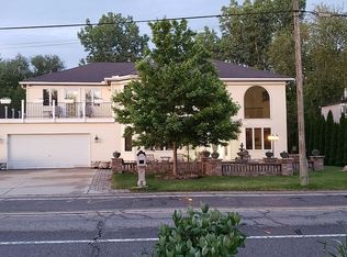 1367 E Lake Dr, Novi, MI 48377