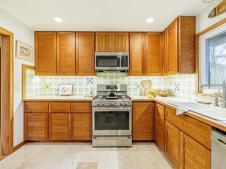 10 Purdy Hollow Rd — Photo 10