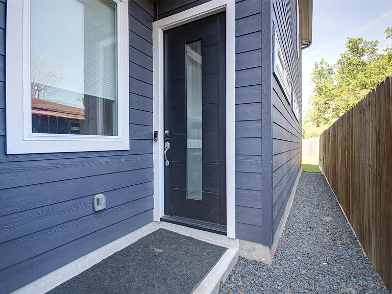 5113 Hershe St #B — Photo 2