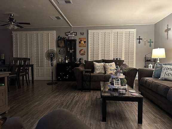 4th image of 601 N Kirby St Space 402