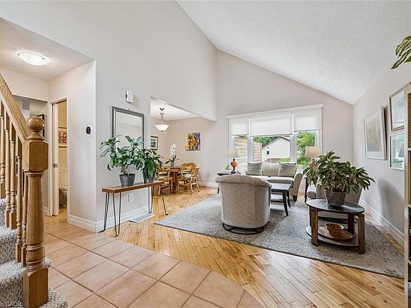4th image of 2 Deerchase Ct