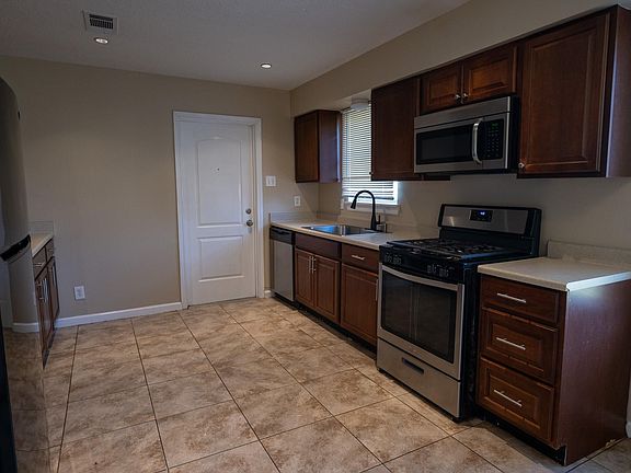 5th image of 2304 Cedar Bayou Rd