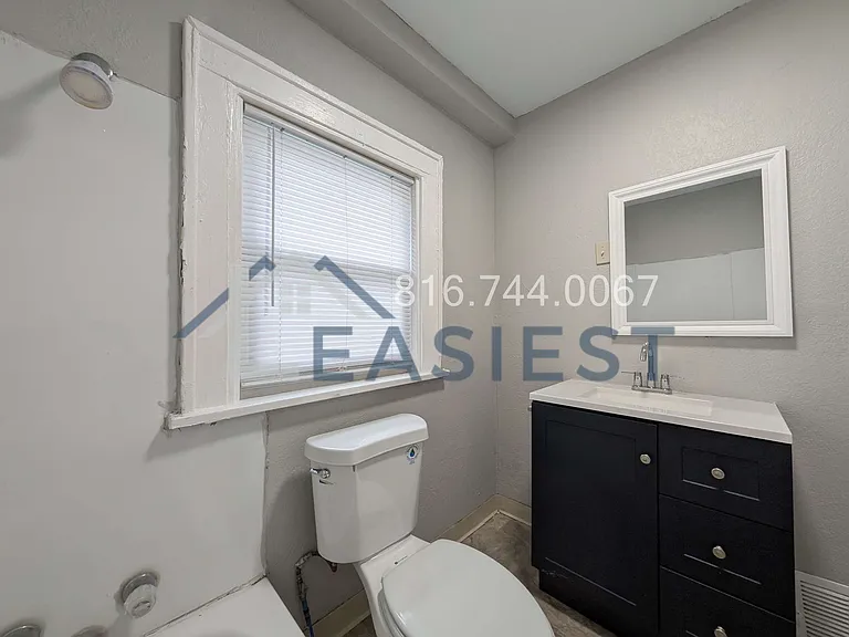 4028 Indiana Ave — Photo 15