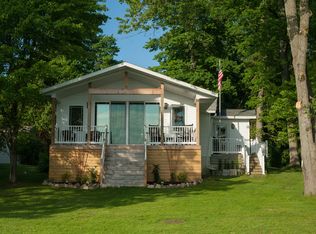 1043 S Wildwood Dr, White Cloud, MI 49349