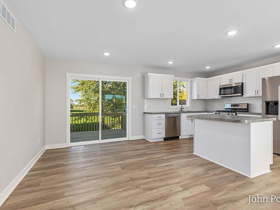 5th image of 9937 Riley St