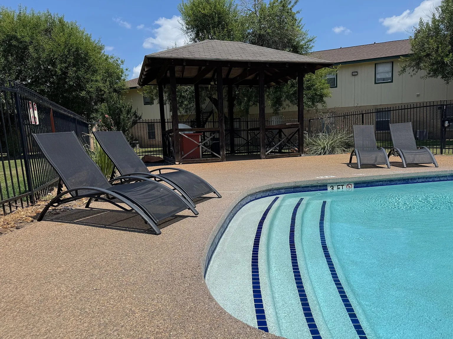 Brazos Point Apartments — Photo 3