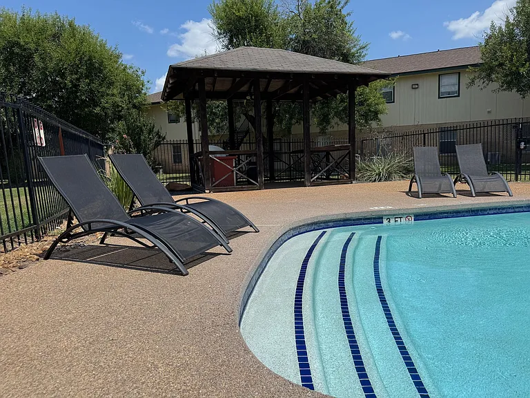 Brazos Point Apartments — Photo 3