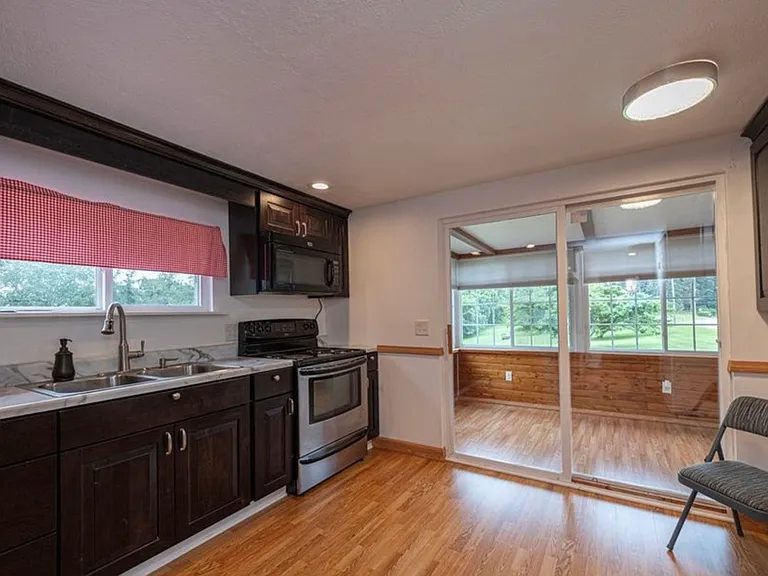 1112 S Hewitt Ave — Photo 3