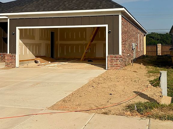 5th image of 1933 Tallahassee Ln