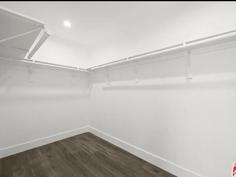 6257 Lindley Ave — Photo 8