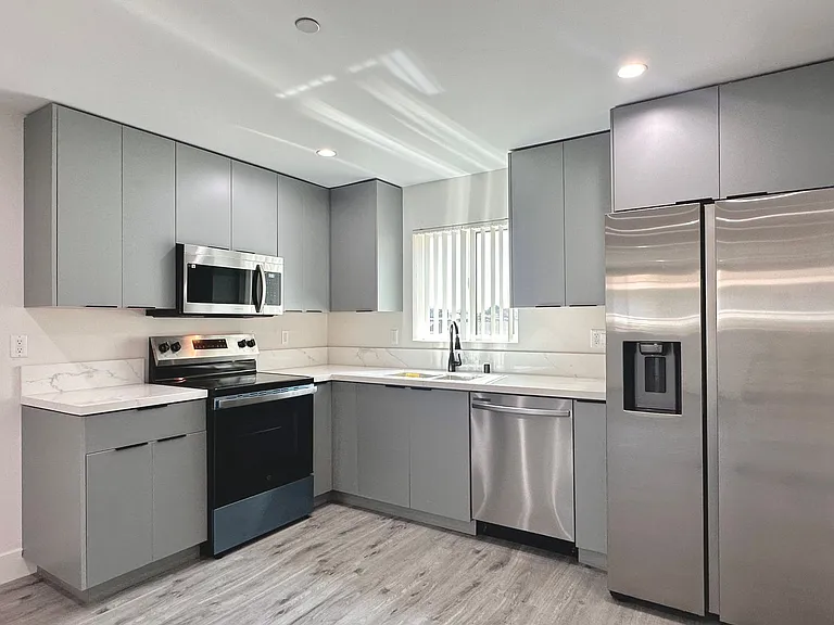 11512 Oxford Ave — Photo 10