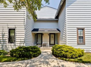 717 Wakefield Rd, Gurnee, IL 60031