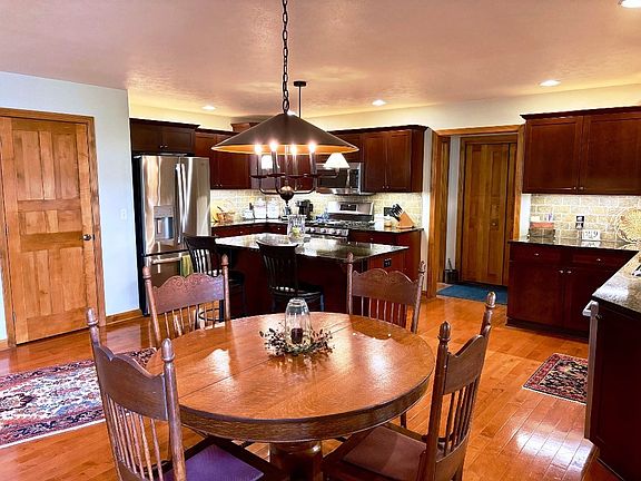 3rd image of 5935 Shady Hollow Dr