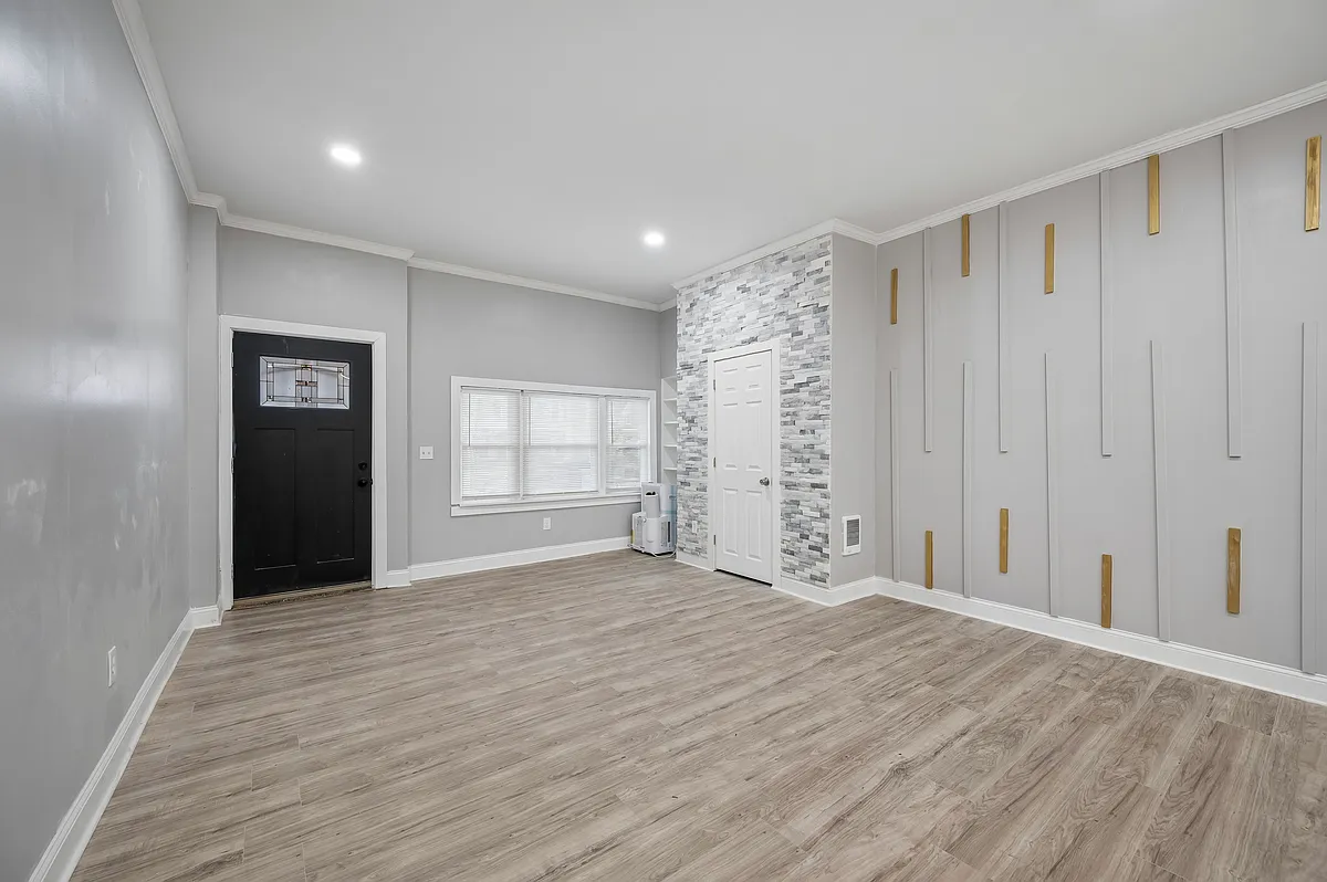 Building Photo - 5031 Walnut St #1
