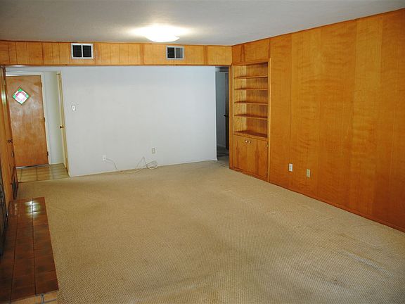 3rd image of 2213 S Union Ave