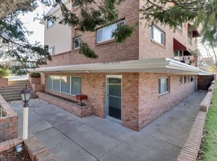 221 Robinhood Ln, Bloomington, IL