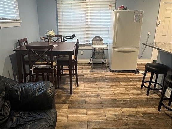 3rd image of 7919 Beman Ave