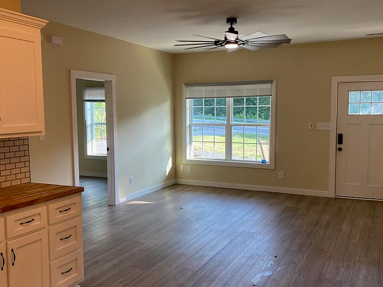 1472 Zinc Plant Rd — Photo 3