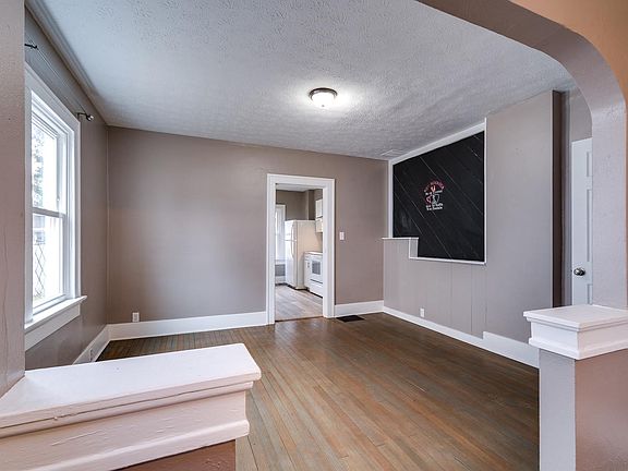 2nd image of 818 Santa Cruz Ave