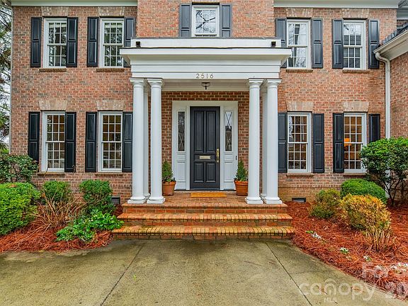 3rd image of 2516 Selwyn Ave