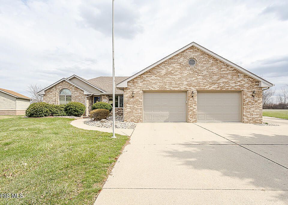 1st image of 1347 Oaktree Ct