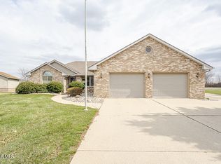 1347 Oaktree Ct, Oregon, OH 43616