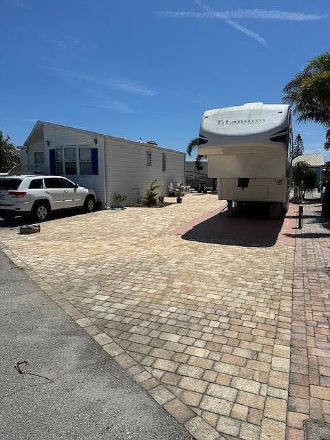 2nd image of 653 Nettles Boulevard