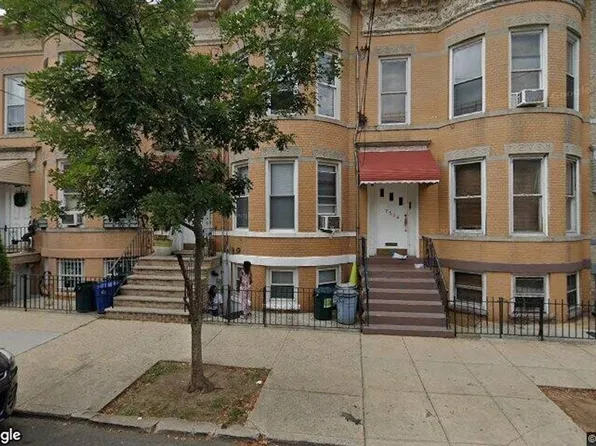 7516 62nd St, Glendale, NY 11385