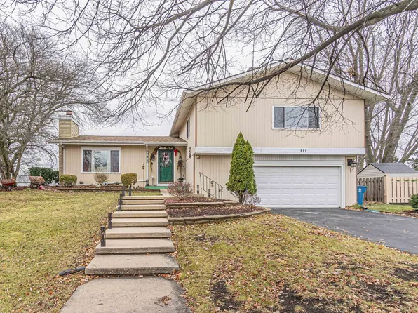 819 Anchor Ct, Bartlett, IL 60103