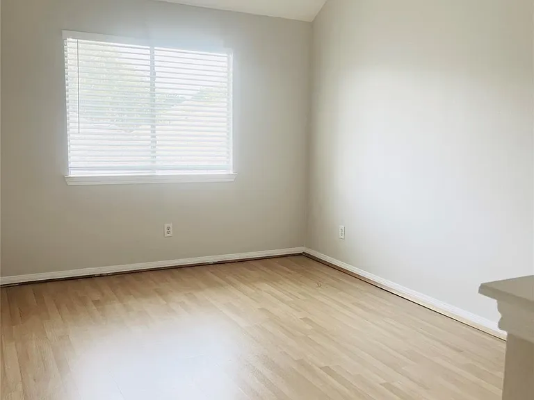 8511 Nashwood Ct — Photo 10