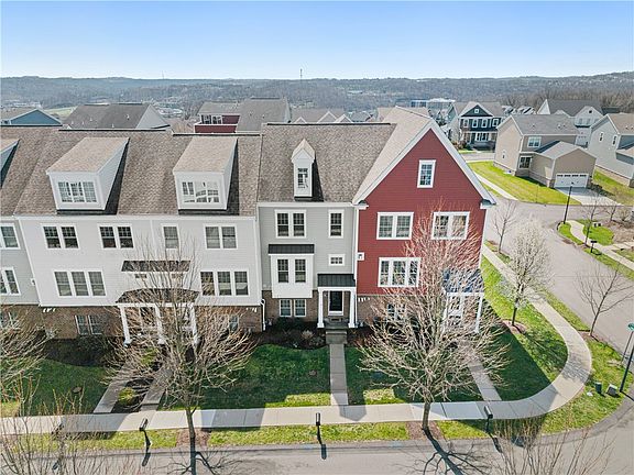 2nd image of 1321 Village Ln