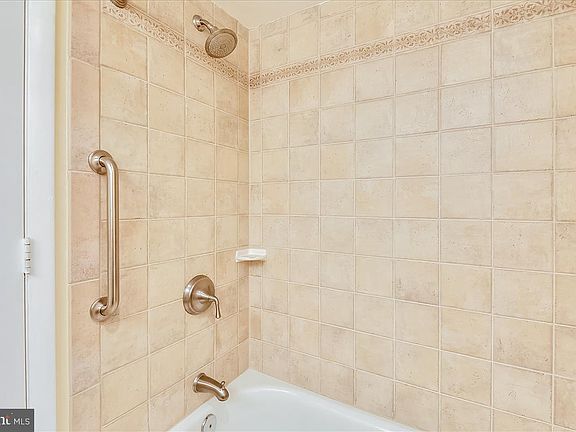3rd image of 501 Slaters Ln APT 919