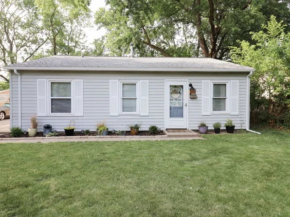 906 E Fairview Dr, Tuscola, IL 61953